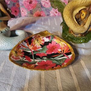 DECOUPAGE CLAM SHELL  